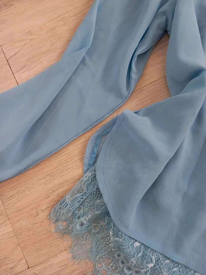 Blouse col v et bas dentelle - photo numéro 5