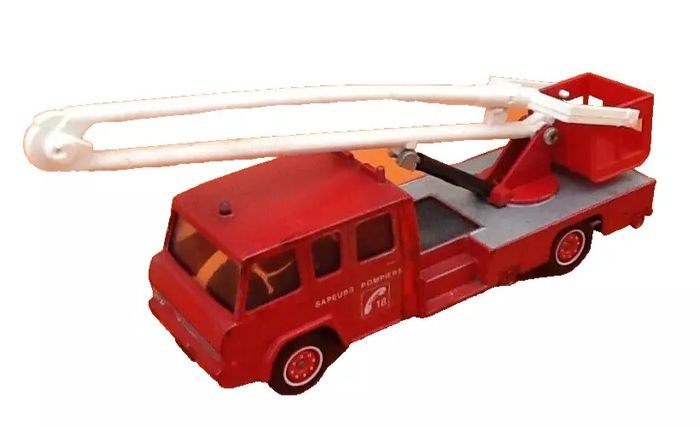 Voiture miniature Pompier Camion Berliet 770 Camiva Mars 1973