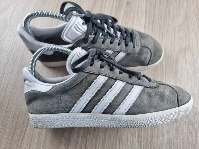 Basket Adidas Gazelle noir/gris Femme Taille 38
