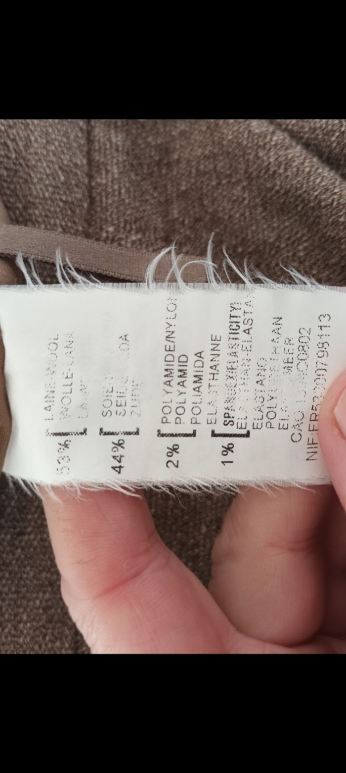 Jolie et élégante jupe chic T40 doublée beige chiné..laine polyester et soie. ..très peu portée 
RODIER - photo numéro 4