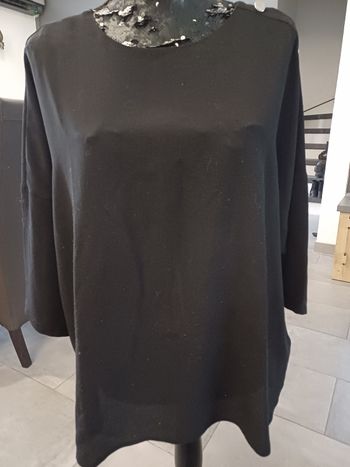 T-shirt noir déco boutons