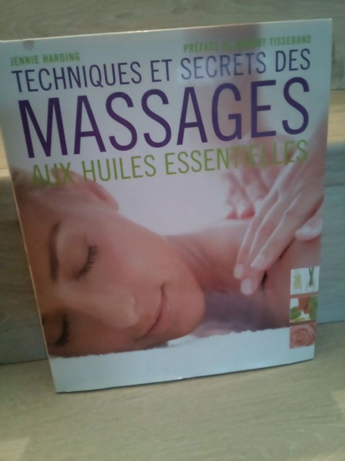 Grand livre techniques et secrets des massages aux huiles essentielles