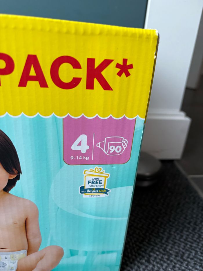Un pack de couches Pampers premium protection Taille 4 9/14 kg - photo numéro 2