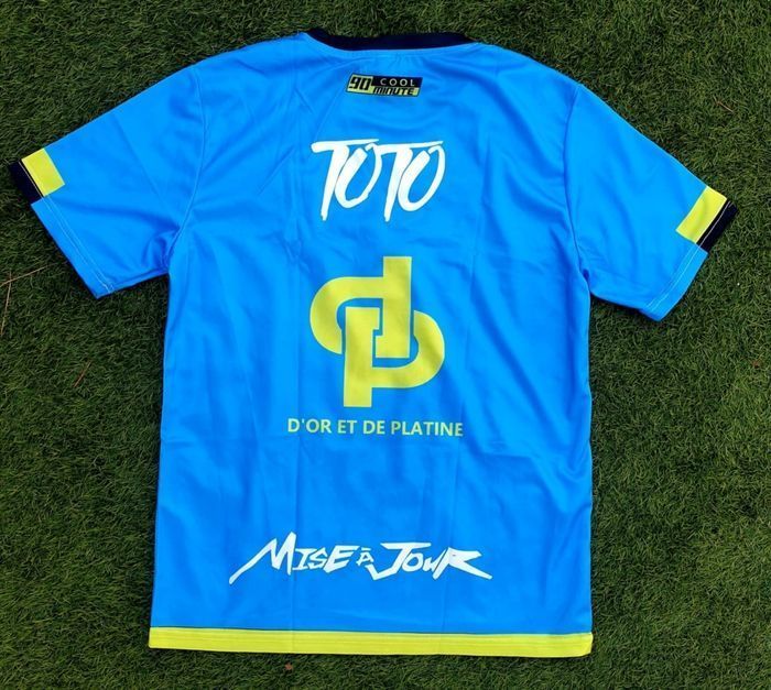 Maillot foot t-shirt  collector supporter JUL d'Or et de Platine Ninetta neuf jamais porté taille 12  ans 150cm. - photo numéro 2