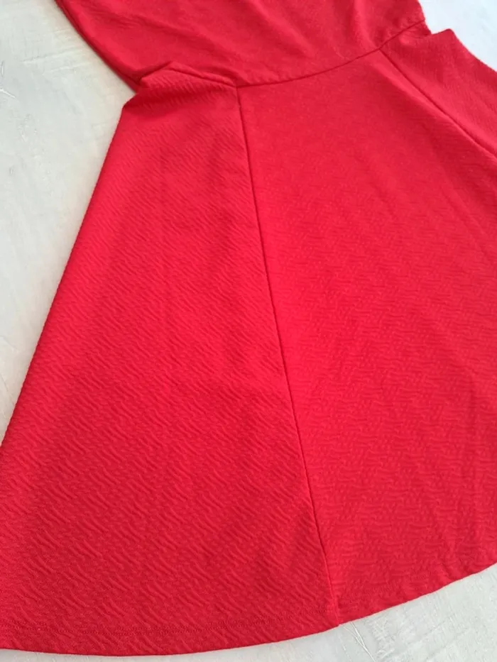 Robe rouge Camaïeu - patineuse - taille 36 - dos nu - décolleté en V - printemps été - photo numéro 4