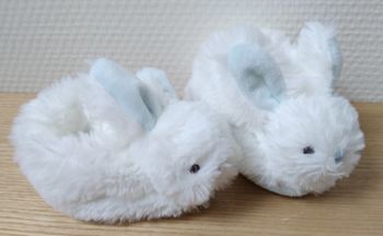 Doudou et compagnie chausson lapin tout doux grelots