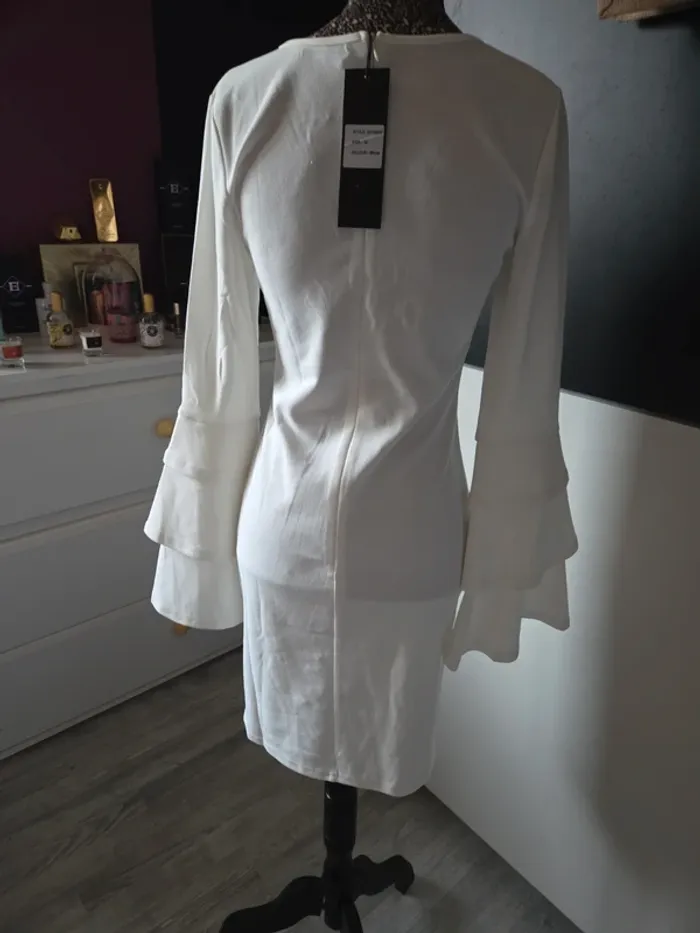 Robe de chez Eigt Paris Neuve en taille M - photo numéro 6