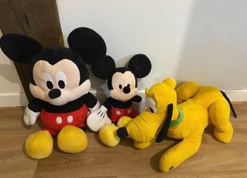Lot de peluche disney mickey / pluto
