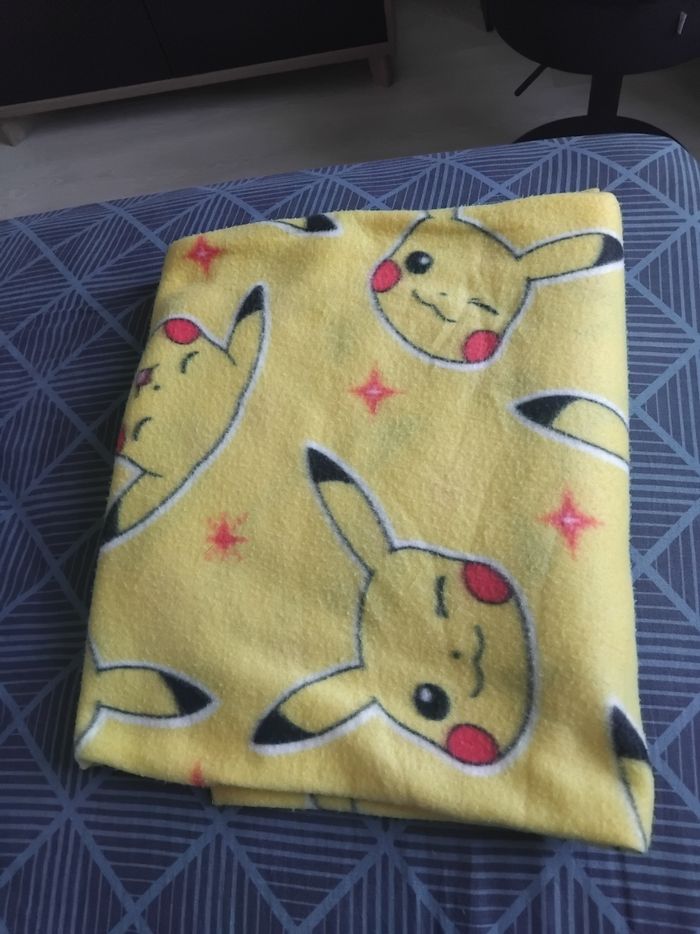 Plaid pikatchu enfant