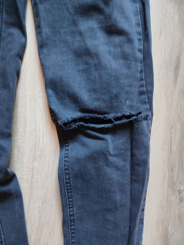 Jean troué noir T40 - photo numéro 3