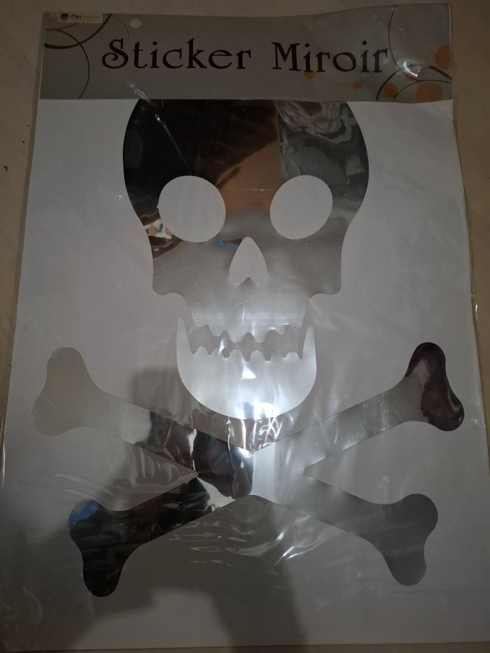 Sticker miroir tête de mort pirate - photo numéro 3
