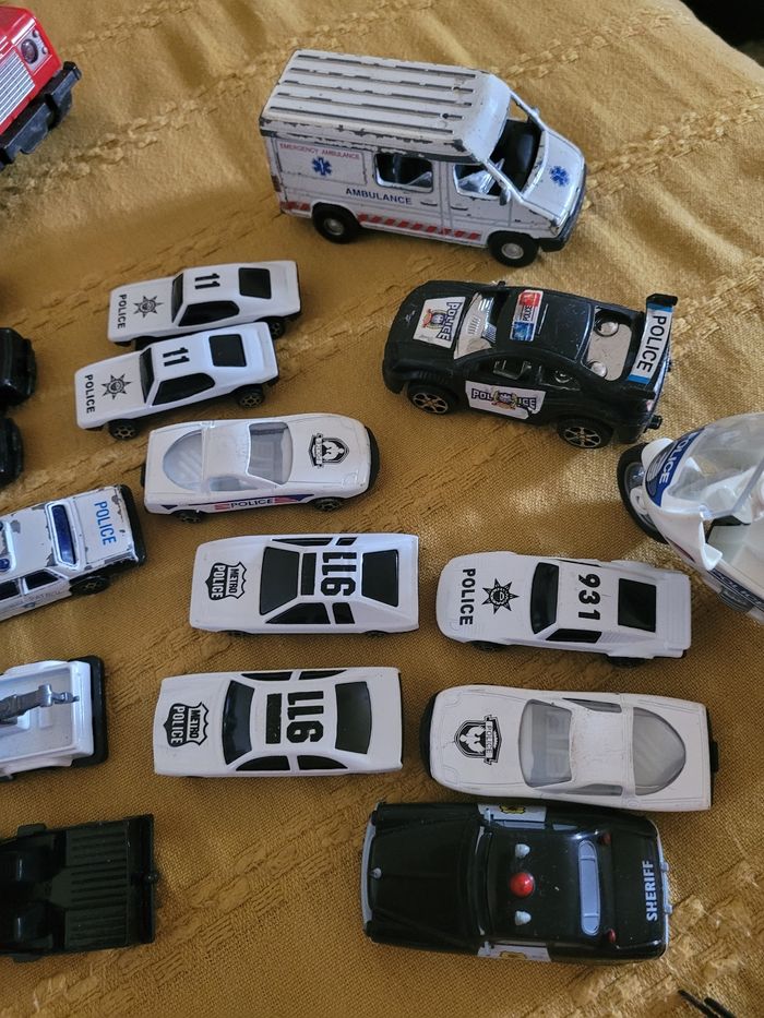 Lot voiture police - photo numéro 2