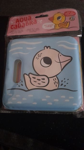 Livre à trempé dans l eau et ce coloris comme part magie
