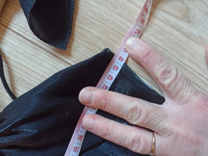 Robe de soirée avec son étole noire - photo numéro 11