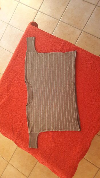 Pull large (oversize ou style poncho), marron, rayures dorées, taille M
