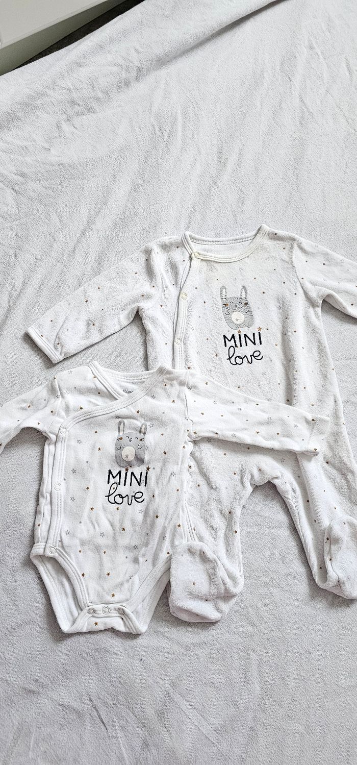 Dors bien et avec  bodies bébé 3 mois – "Mini Love" – bon état - photo numéro 2