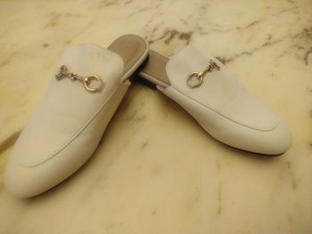 Mules neuves plates avec mors