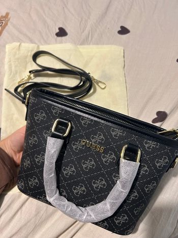 Sac à main guess avec bandoulière aussi