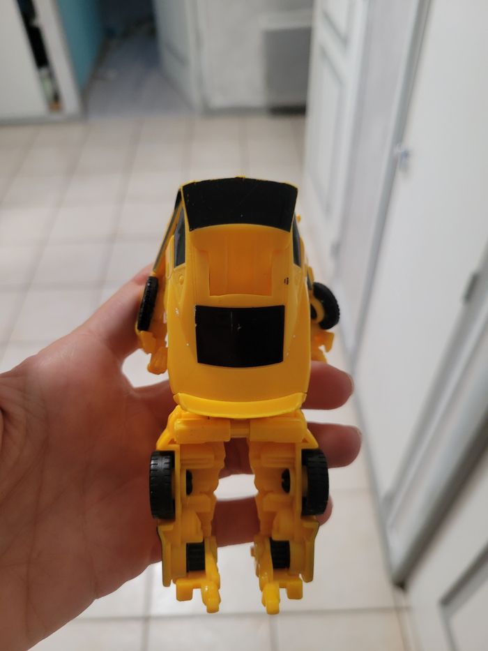 Voiture transformers bumblebee - photo numéro 2