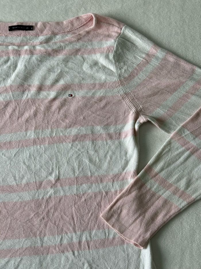 Pull rayé rose et blanc Tommy Hilfiger femme taille M en très bon état - photo numéro 2