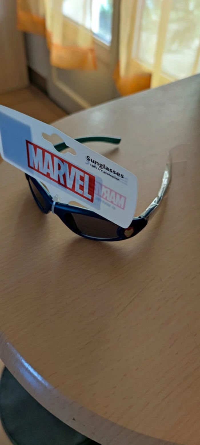 Lunettes de soleil enfants Marvel Avengers TU neuf