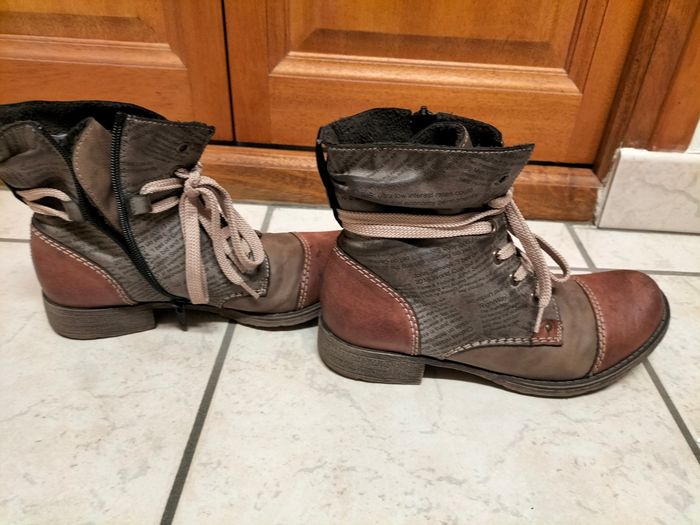 Chaussures montantes marron et écritures - photo numéro 2