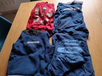 Lot de 4 pull 6 ans en tbe
