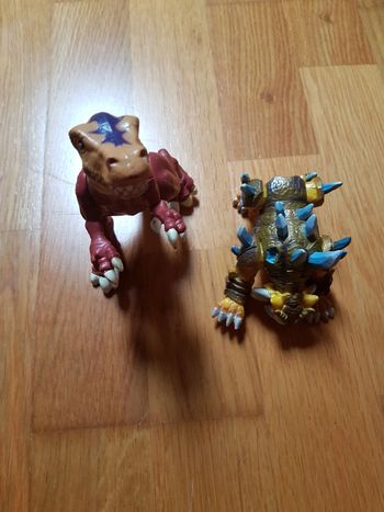 Tyrannosaure et dinosaure