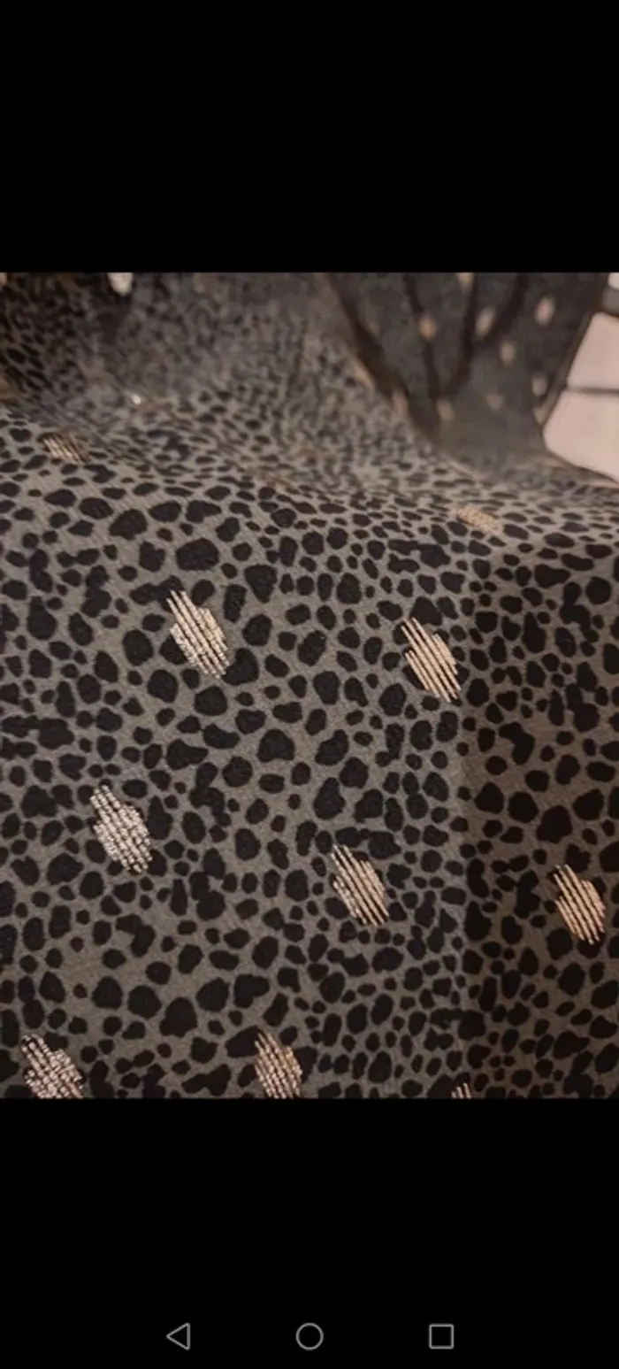 Robe kaki motif animal et doré manches transparentes - photo numéro 2