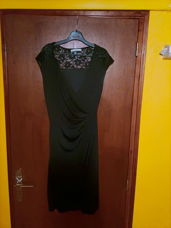 Robe noire mi-longue