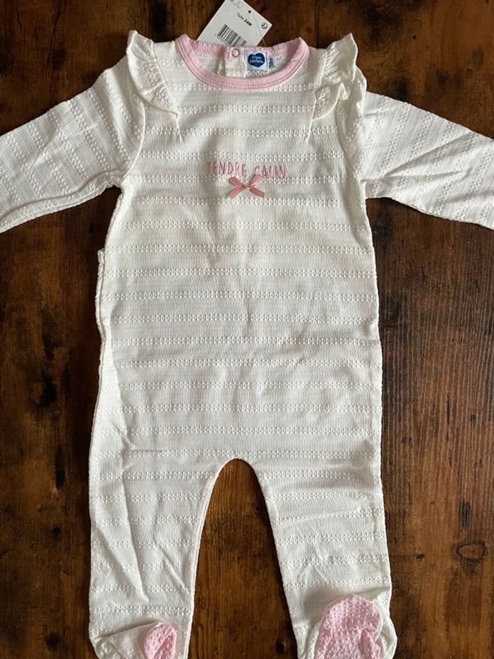 Magnifique pyjama blancs avec froufrous et noeud