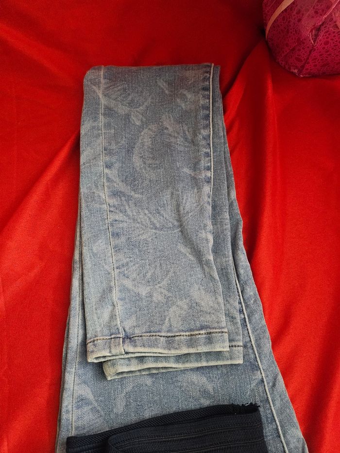 Jean moulant avec feuillages imprimé , Kaporal, taille L 32 ( XXS) - photo numéro 4