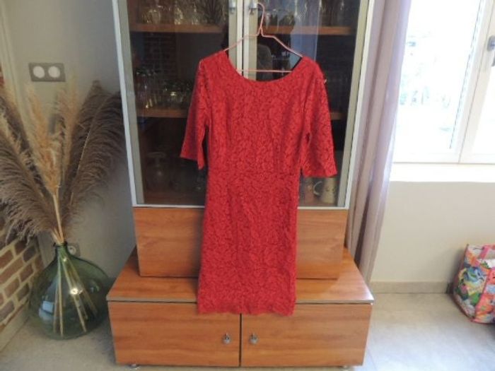 Robe rouge en dentelle camaïeu taille 36