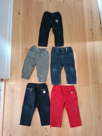 Lot 5 pantalons 18 mois - Très bon état