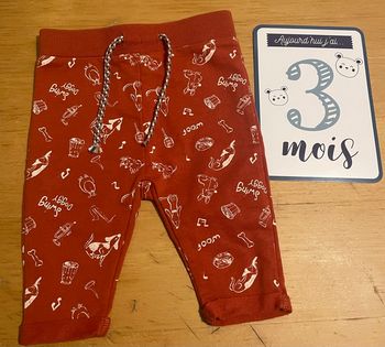 Pantalon à dessins 