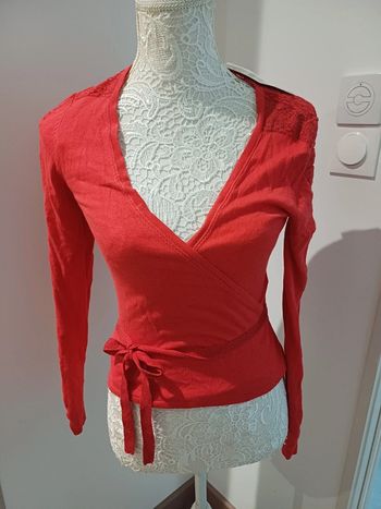 Pull Cache cœur à nouer camaïeu taille s neuf avec etiquette