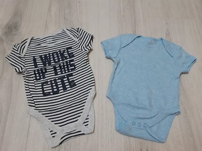 Lot de 2 bodys manches courte 6 mois