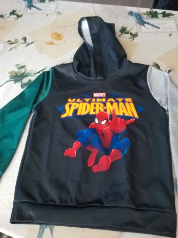 Sweet à capuche Spiderman 7 ans