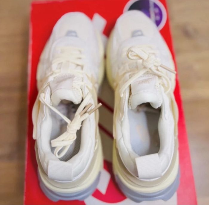 Nike V2k run White Pale Ivory Taille 36.5 - photo numéro 7