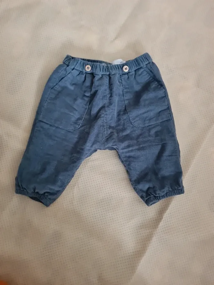 Lot de 13 pantalons et jeans et 2 shorts - photo numéro 14