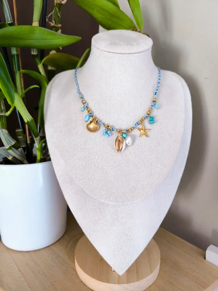 Collier doré et turquoise avec charms marins et fleur - photo numéro 5