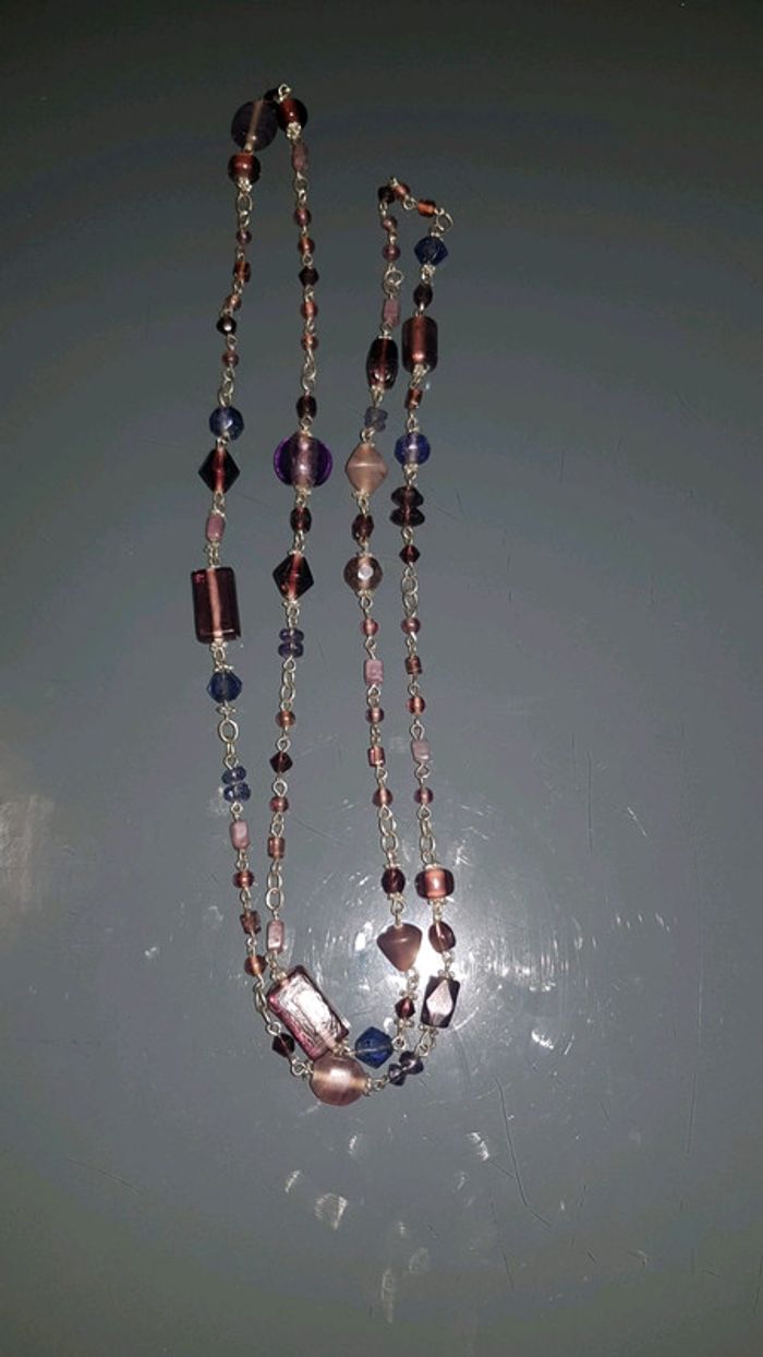 Tres joli collier en perles violettes - photo numéro 3