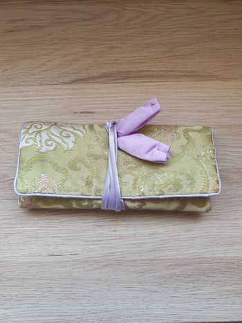 Portefeuille effet satiné couleur vert et lilas