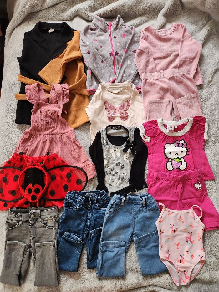 Lot de vêtements fille 2 ans