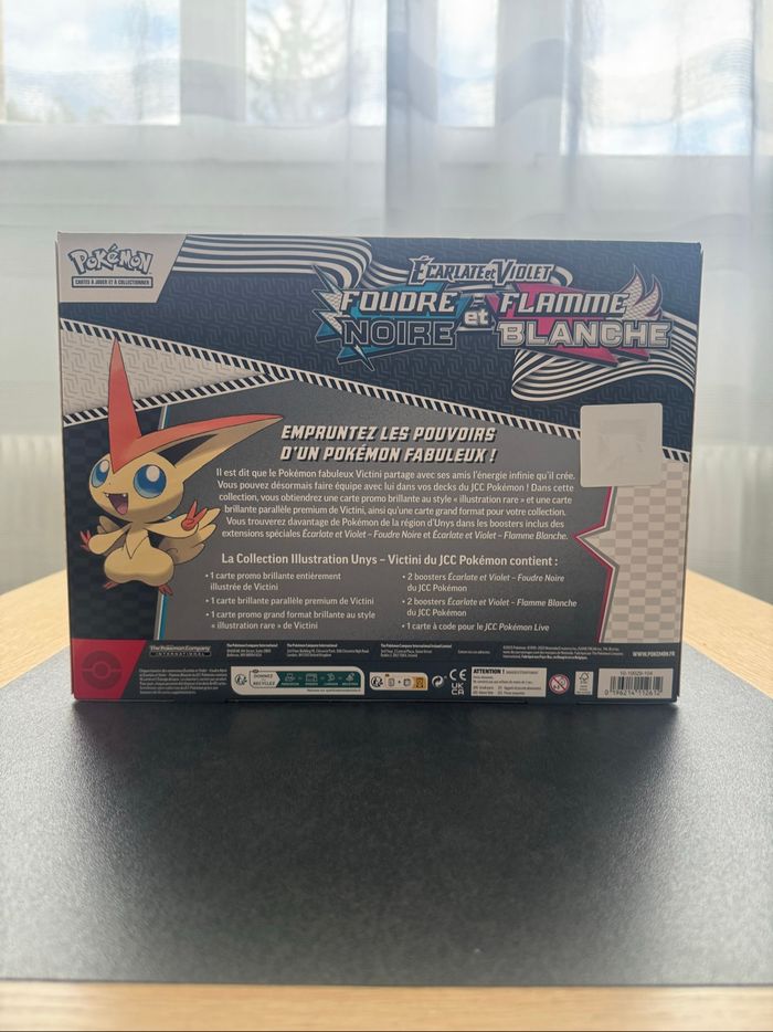Coffret Pokémon Victini Écarlate et Violet Foudre noir et Flamme Blanche EV10.5 Neuf Français - photo numéro 3