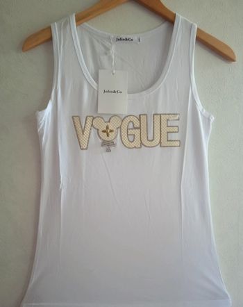 Débardeur blanc avec bijou