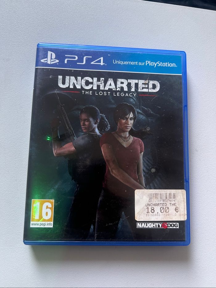 Ps4 Slim 1To + 2 manettes neuves + 4 jeux en excellent état - photo numéro 8