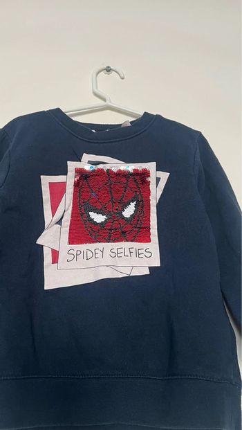 Sweat-shirts Marvel Spiderman avec sequin en parfait état taille5/6 ans H&M  80% coton