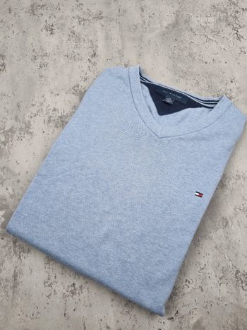 Pull col V Tommy Hilfiger bleu ciel – Taille XXL Homme