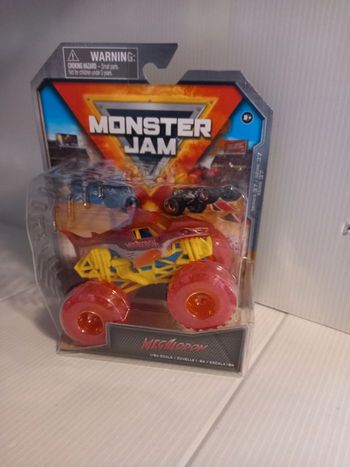 Monster jam megalodon jaune